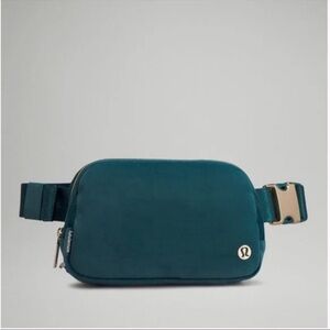 NWT Green Jasper Velour Velvet Gold Hardware
Lululemon Everywhere Belt Bag